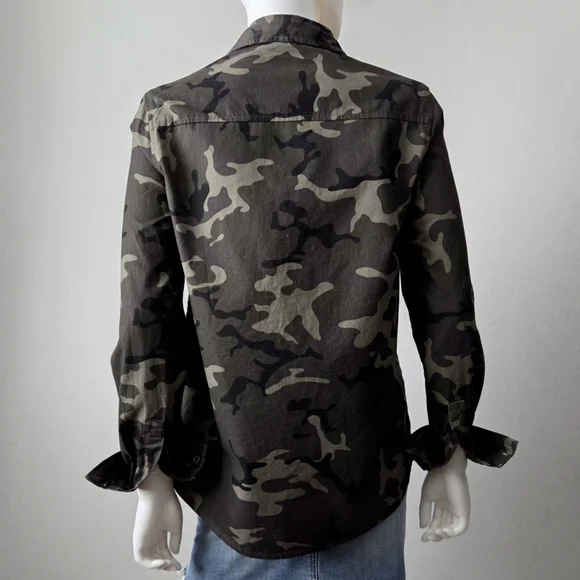 Love Tree Camo Long Sleeve Button Down W/ Red Roses & Pockets, Size Small - Picture 6 of 14